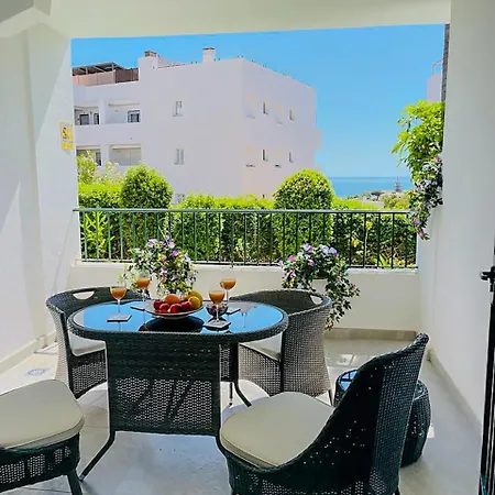 2 Bed Ground Floor With Pool & Parking