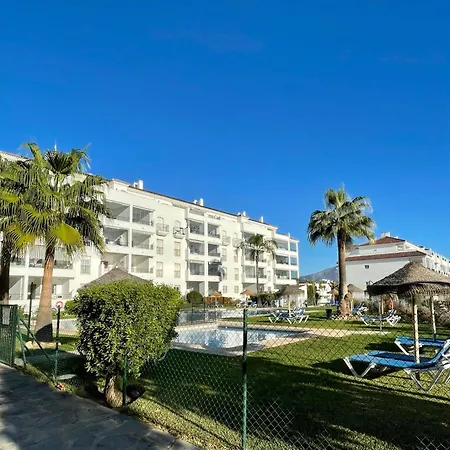 2 Bed Ground Floor With Pool & Parking Apartment *