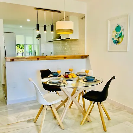 2 Bed Ground Floor With Pool & Parking *