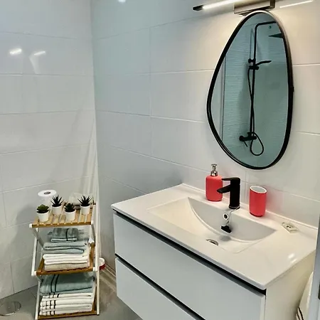 Apartment 2 Bed Ground Floor With Pool & Parking *