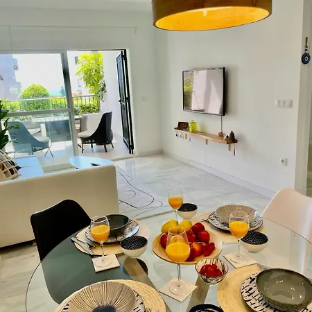 Apartment 2 Bed Ground Floor With Pool & Parking *