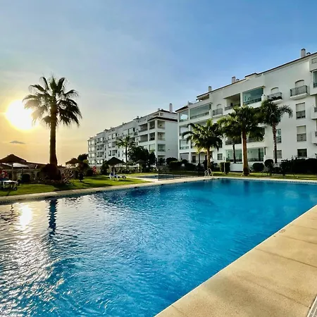 2 Bed Ground Floor With Pool & Parking *