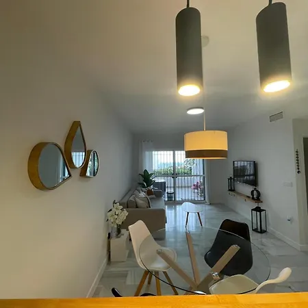 2 Bed Ground Floor With Pool & Parking *